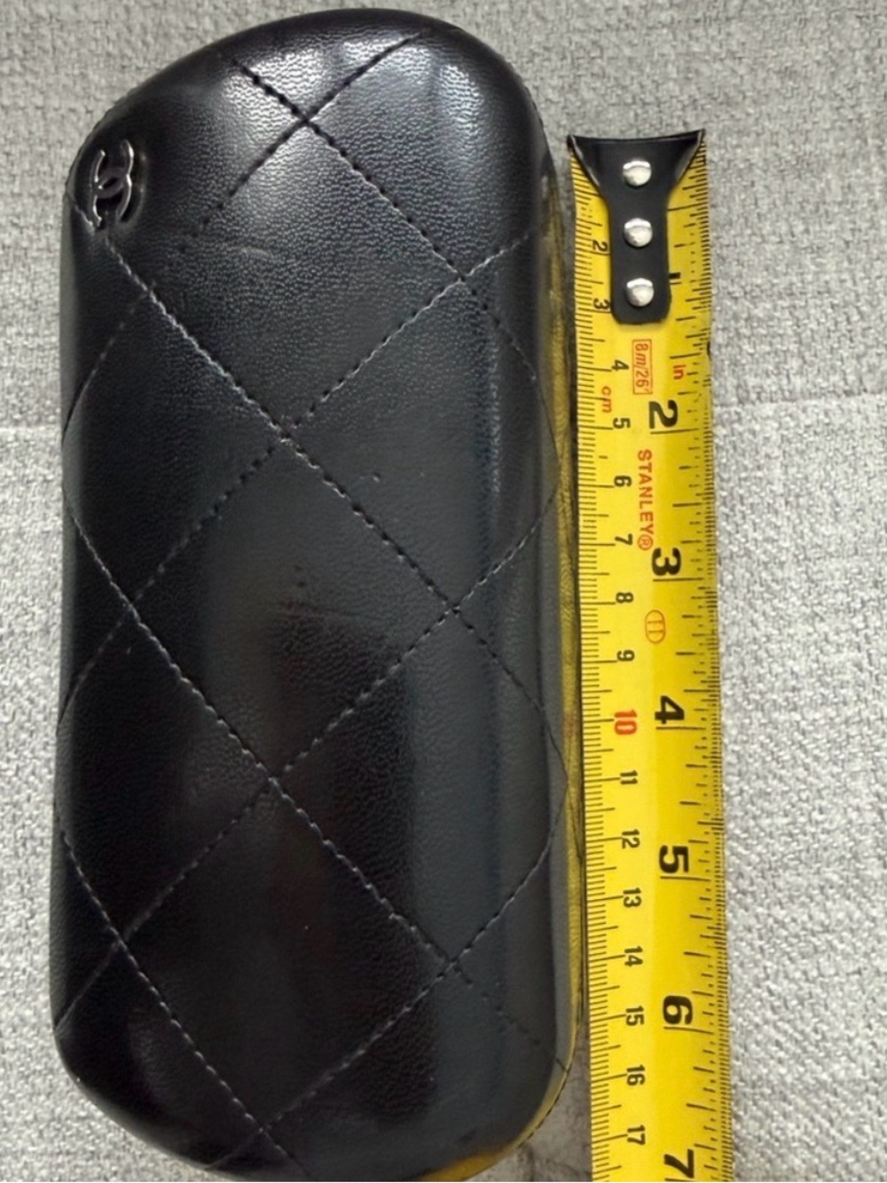 CHANEL Black Quilted Leather glasses case with Silver CC - Picture 4 of 5
